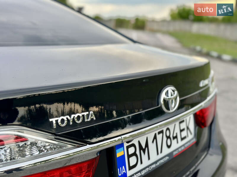 Седан Toyota Camry 2015 в Сумах