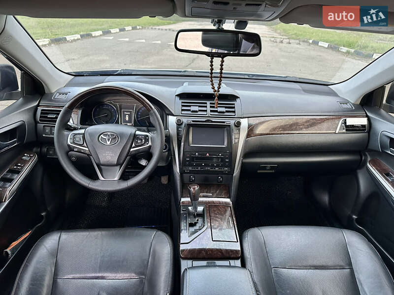 Седан Toyota Camry 2015 в Сумах