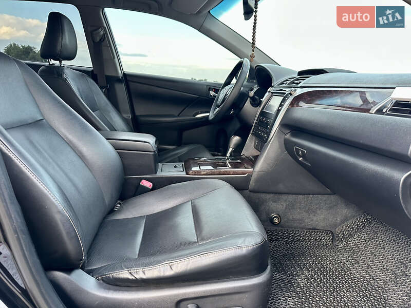 Седан Toyota Camry 2015 в Сумах