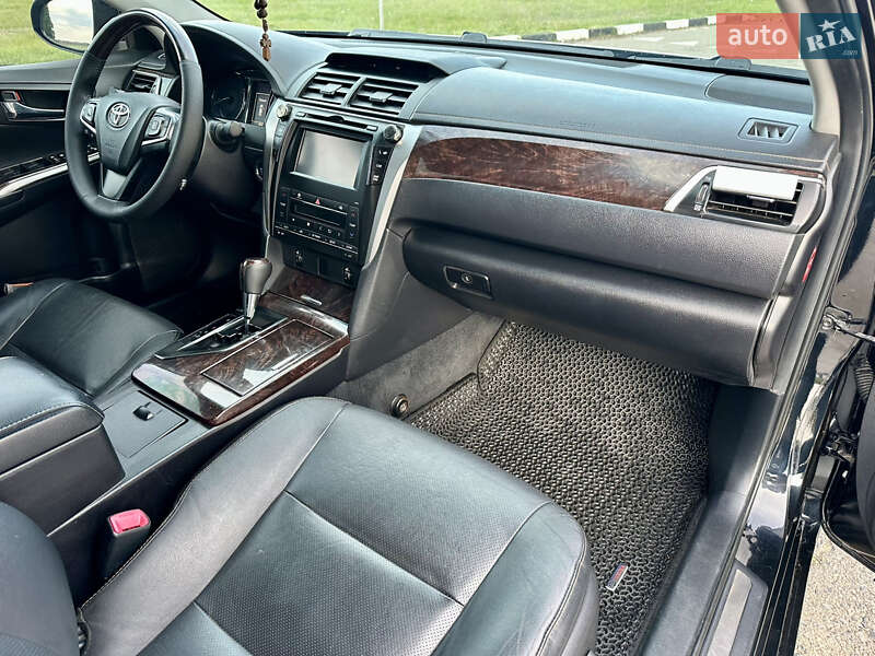 Седан Toyota Camry 2015 в Сумах