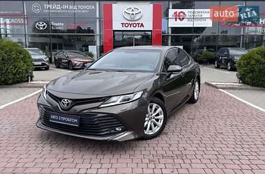 Седан Toyota Camry 2019 в Хмельницькому