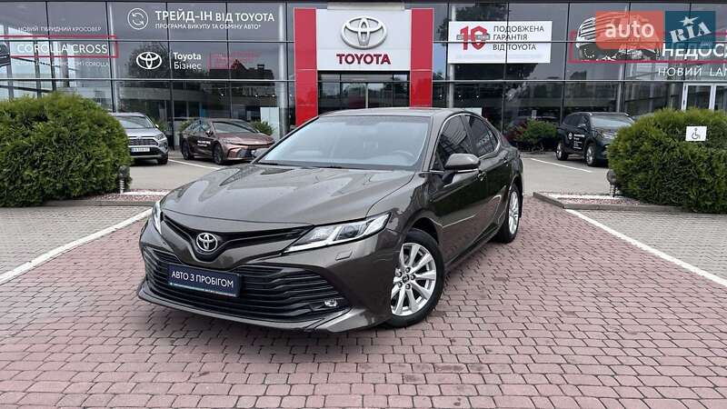 Toyota Camry 2019