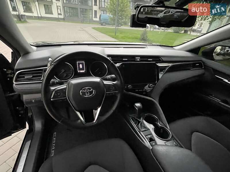 Седан Toyota Camry 2020 в Киеве