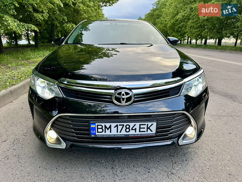 Седан Toyota Camry 2015 в Сумах