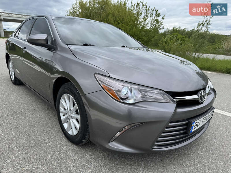 Седан Toyota Camry 2015 в Тернополі