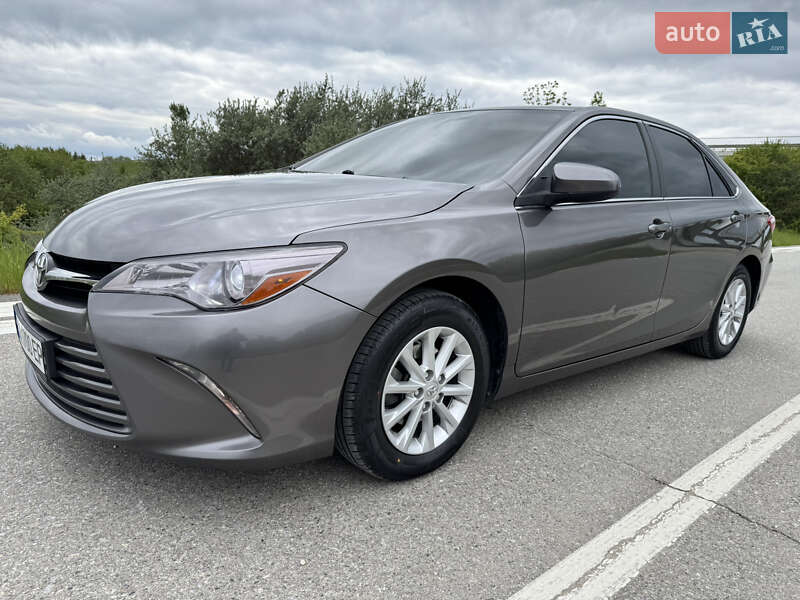 Седан Toyota Camry 2015 в Тернополі