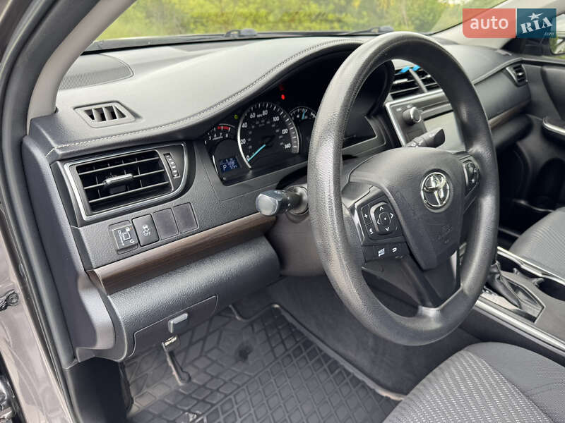Седан Toyota Camry 2015 в Тернополі