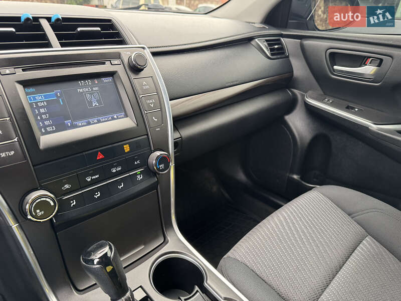 Седан Toyota Camry 2015 в Тернополі