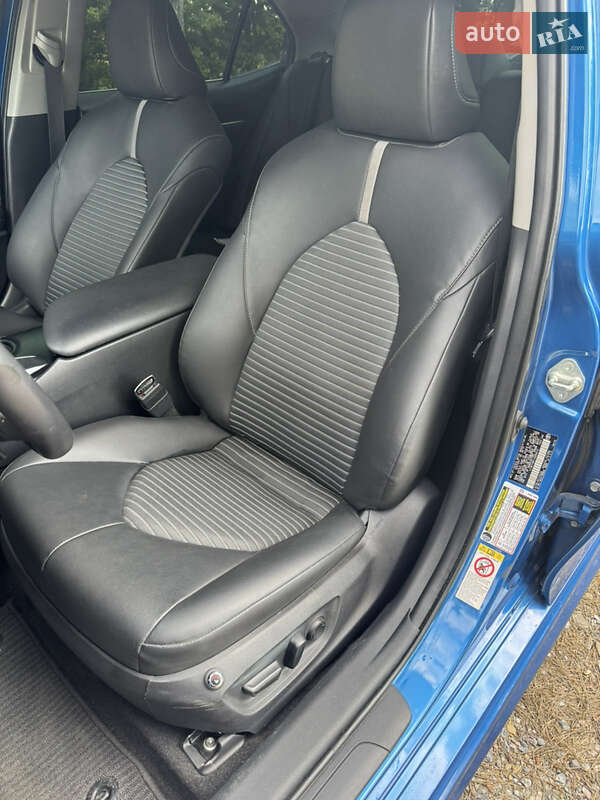 Седан Toyota Camry 2018 в Полтаве