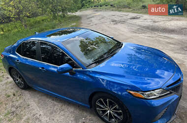 Седан Toyota Camry 2018 в Полтаве