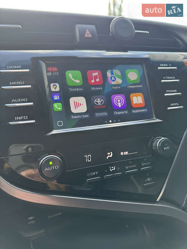 Седан Toyota Camry 2018 в Полтаве