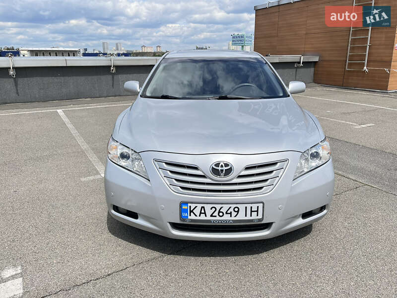 Седан Toyota Camry 2006 в Києві