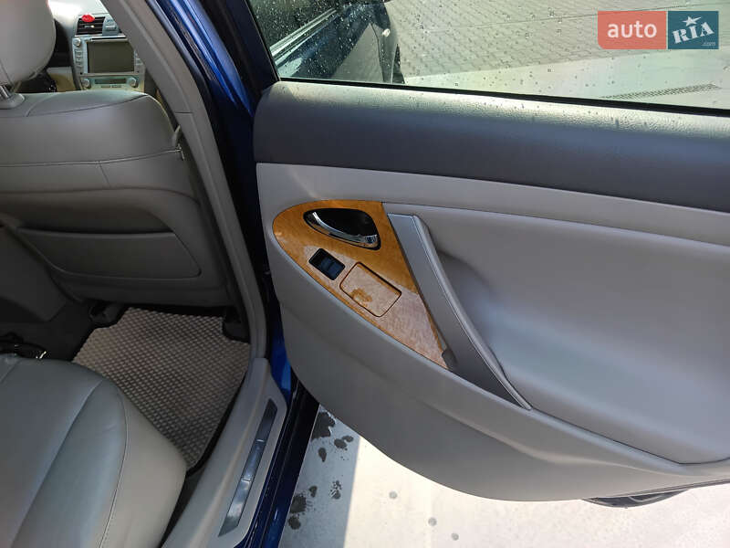 Седан Toyota Camry 2007 в Чернівцях