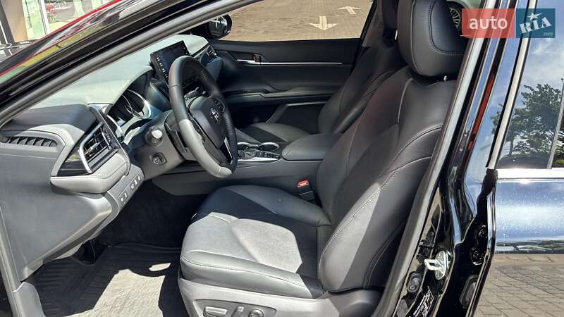 Седан Toyota Camry 2024 в Кривому Розі