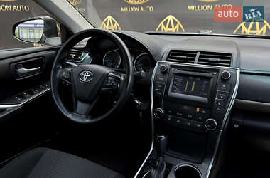 Седан Toyota Camry 2016 в 