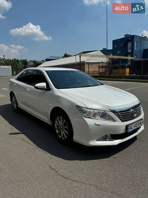 Седан Toyota Camry 2012 в Луцьку