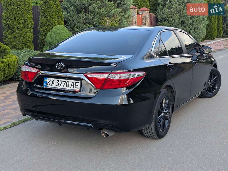 Седан Toyota Camry 2015 в Киеве