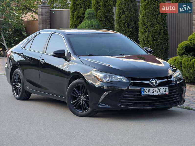 Седан Toyota Camry 2015 в Киеве