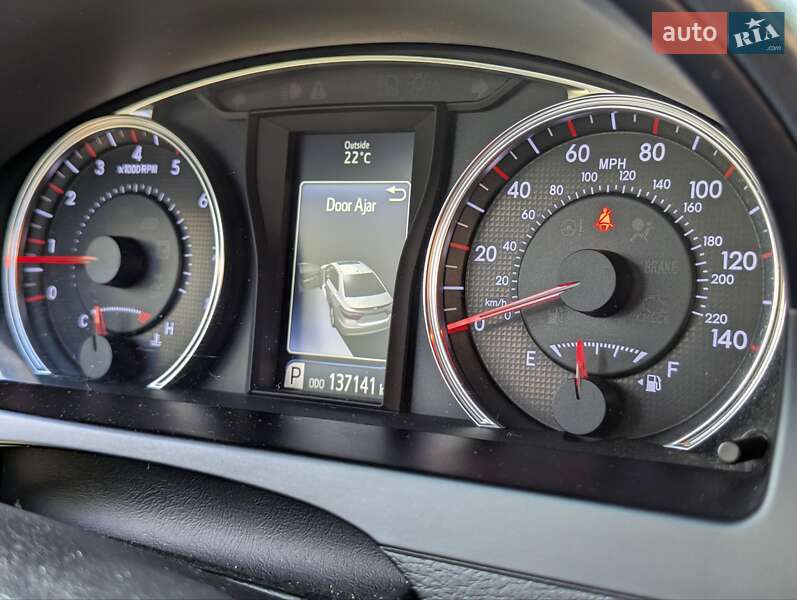 Седан Toyota Camry 2015 в Киеве