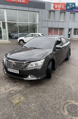 Седан Toyota Camry 2013 в Кременчуге
