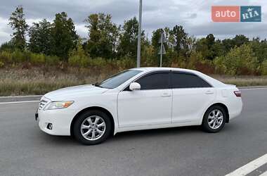 Седан Toyota Camry 2010 в Хмельницком