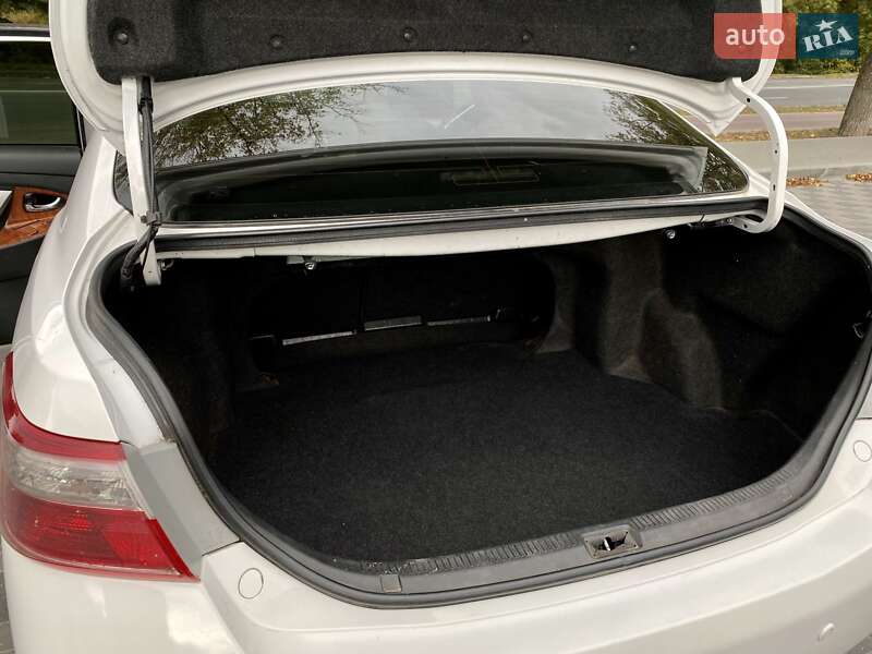 Седан Toyota Camry 2010 в Хмельницком