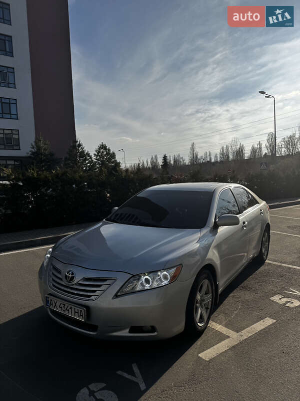 Седан Toyota Camry 2006 в Киеве