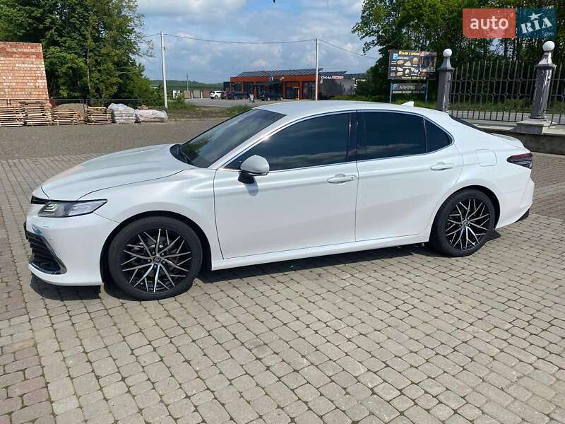Седан Toyota Camry 2021 в Снятині