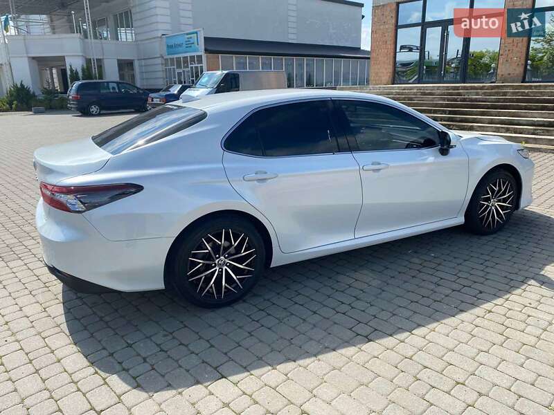 Седан Toyota Camry 2021 в Снятині