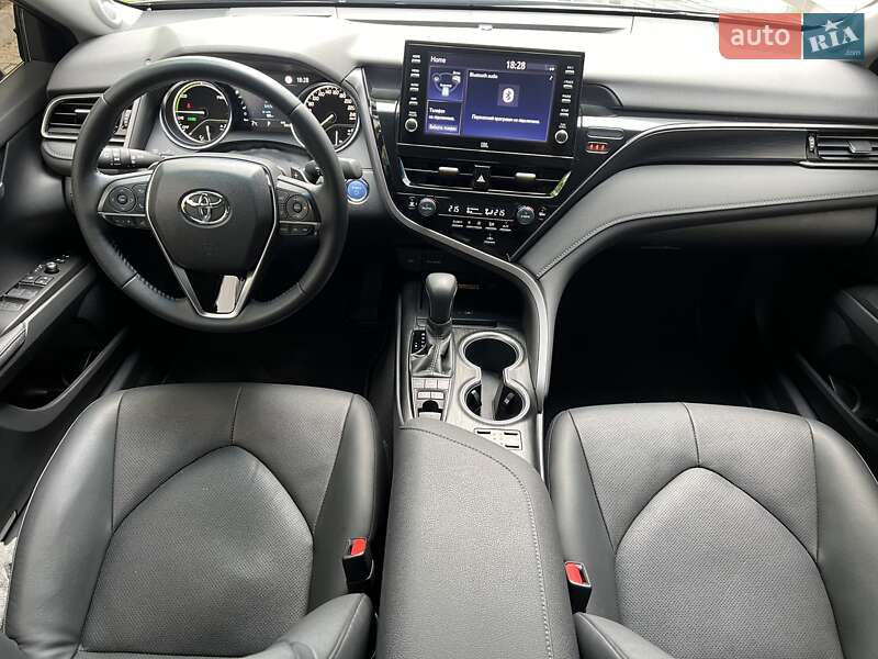 Седан Toyota Camry 2023 в Виннице