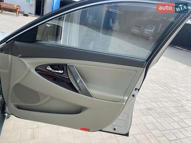 Седан Toyota Camry 2007 в Кривому Розі