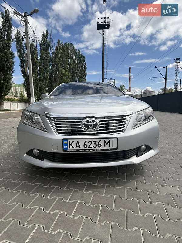 Седан Toyota Camry 2011 в Киеве