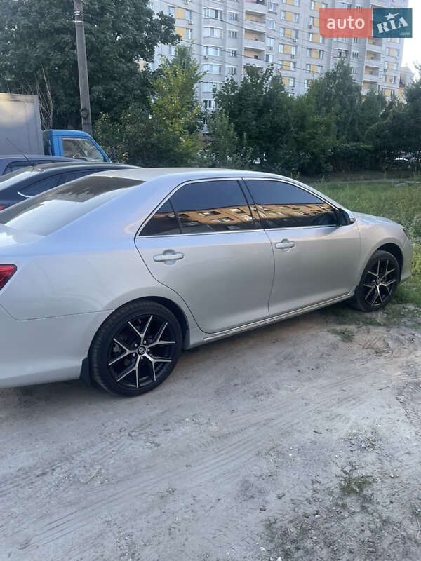 Седан Toyota Camry 2011 в Киеве
