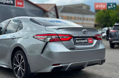 Седан Toyota Camry 2018 в 