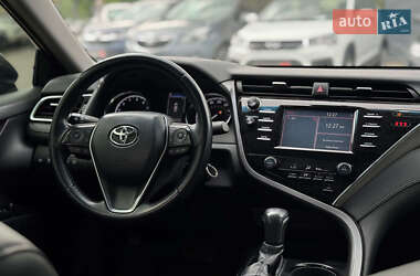 Седан Toyota Camry 2018 в 