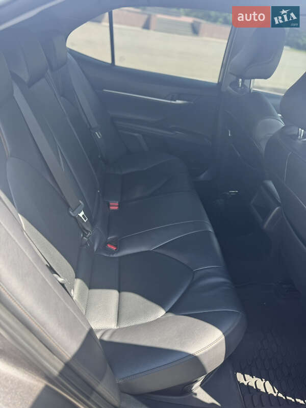 Седан Toyota Camry 2021 в Кривом Роге