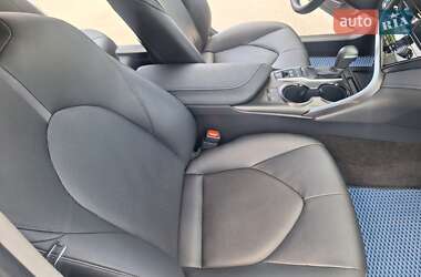 Седан Toyota Camry 2024 в 
