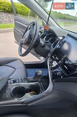 Седан Toyota Camry 2024 в 