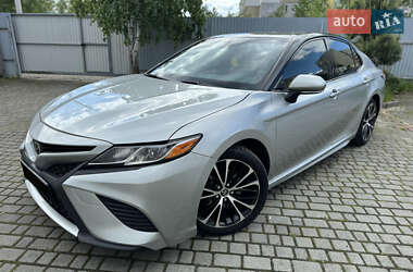 Седан Toyota Camry 2017 в Львове
