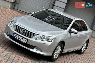 Седан Toyota Camry 2011 в Ивано-Франковске