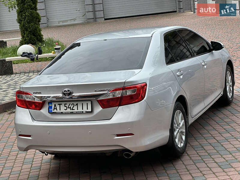 Седан Toyota Camry 2011 в Івано-Франківську