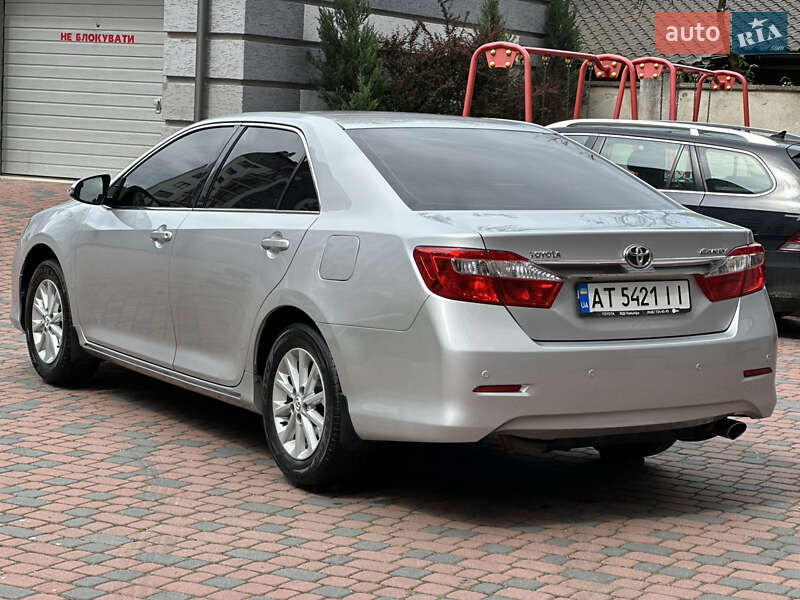 Седан Toyota Camry 2011 в Івано-Франківську