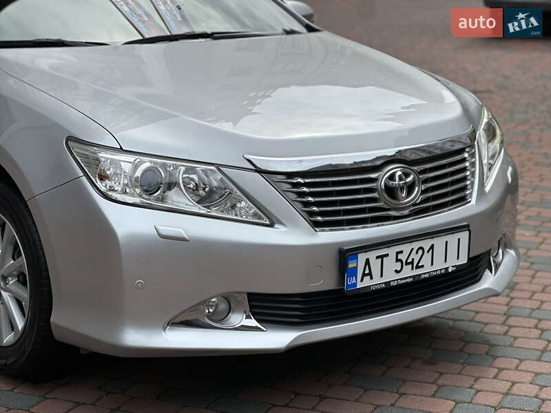 Седан Toyota Camry 2011 в Івано-Франківську