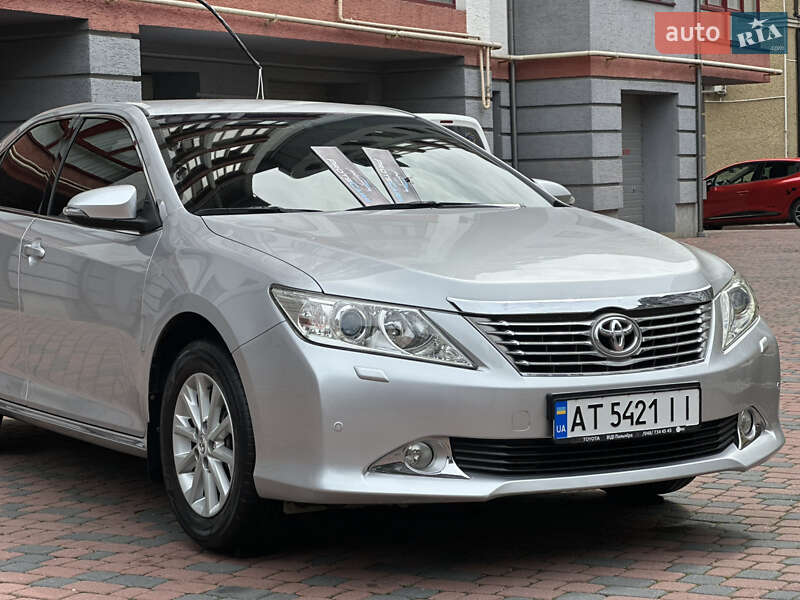 Седан Toyota Camry 2011 в Івано-Франківську