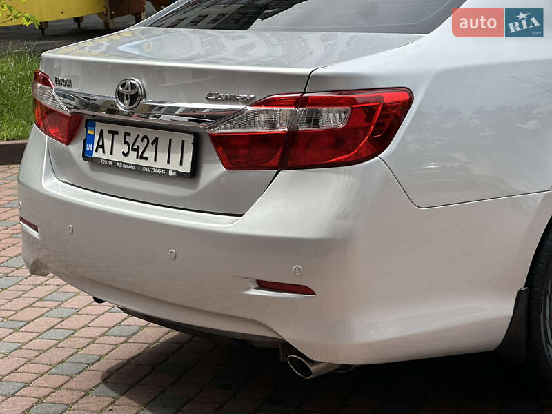 Седан Toyota Camry 2011 в Івано-Франківську