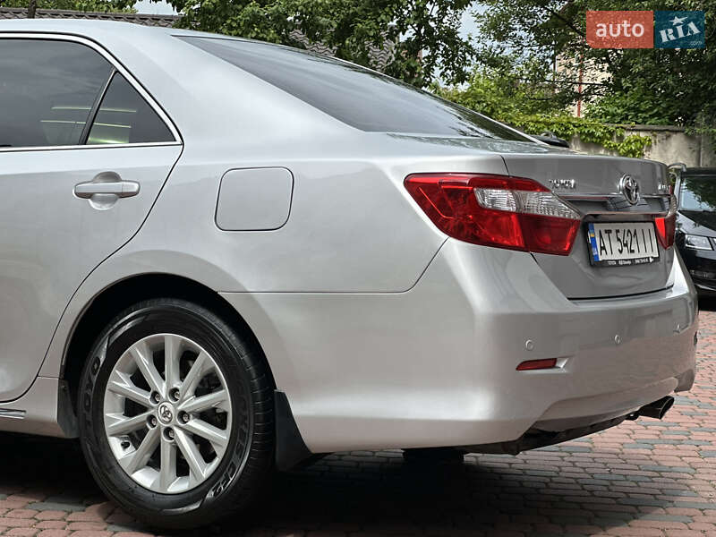 Седан Toyota Camry 2011 в Івано-Франківську