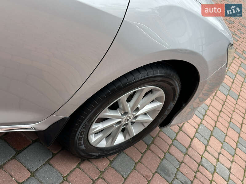 Седан Toyota Camry 2011 в Івано-Франківську