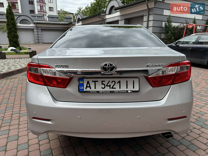 Седан Toyota Camry 2011 в Івано-Франківську