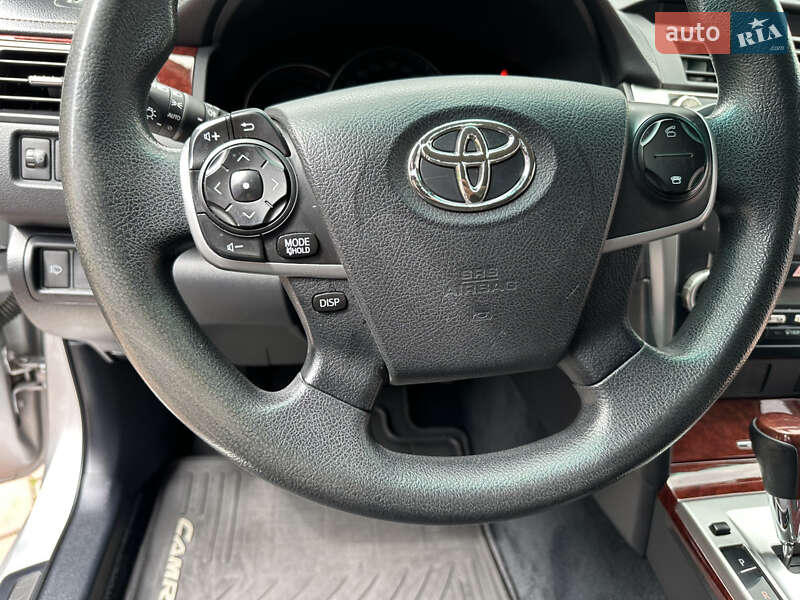 Седан Toyota Camry 2011 в Івано-Франківську