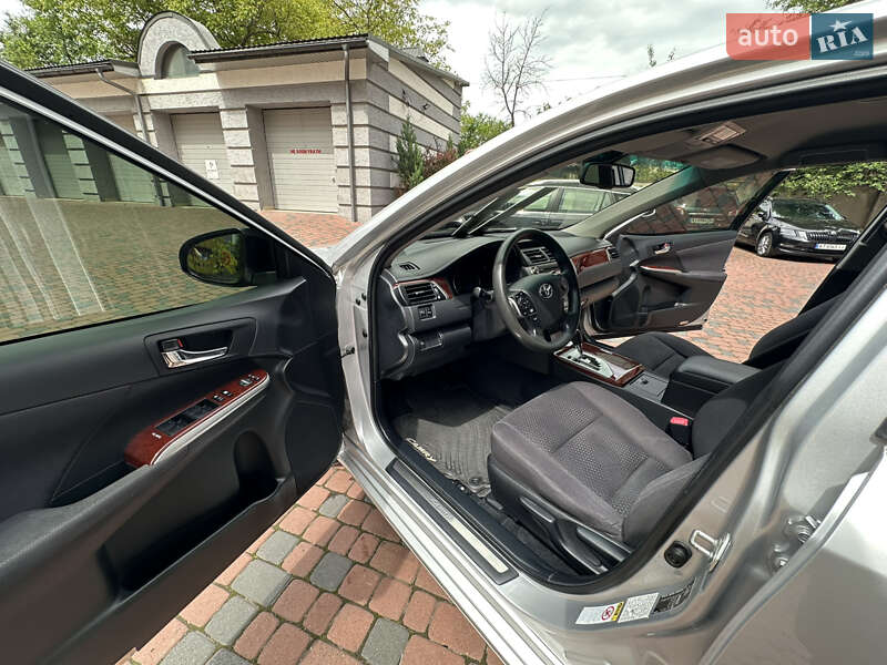 Седан Toyota Camry 2011 в Івано-Франківську